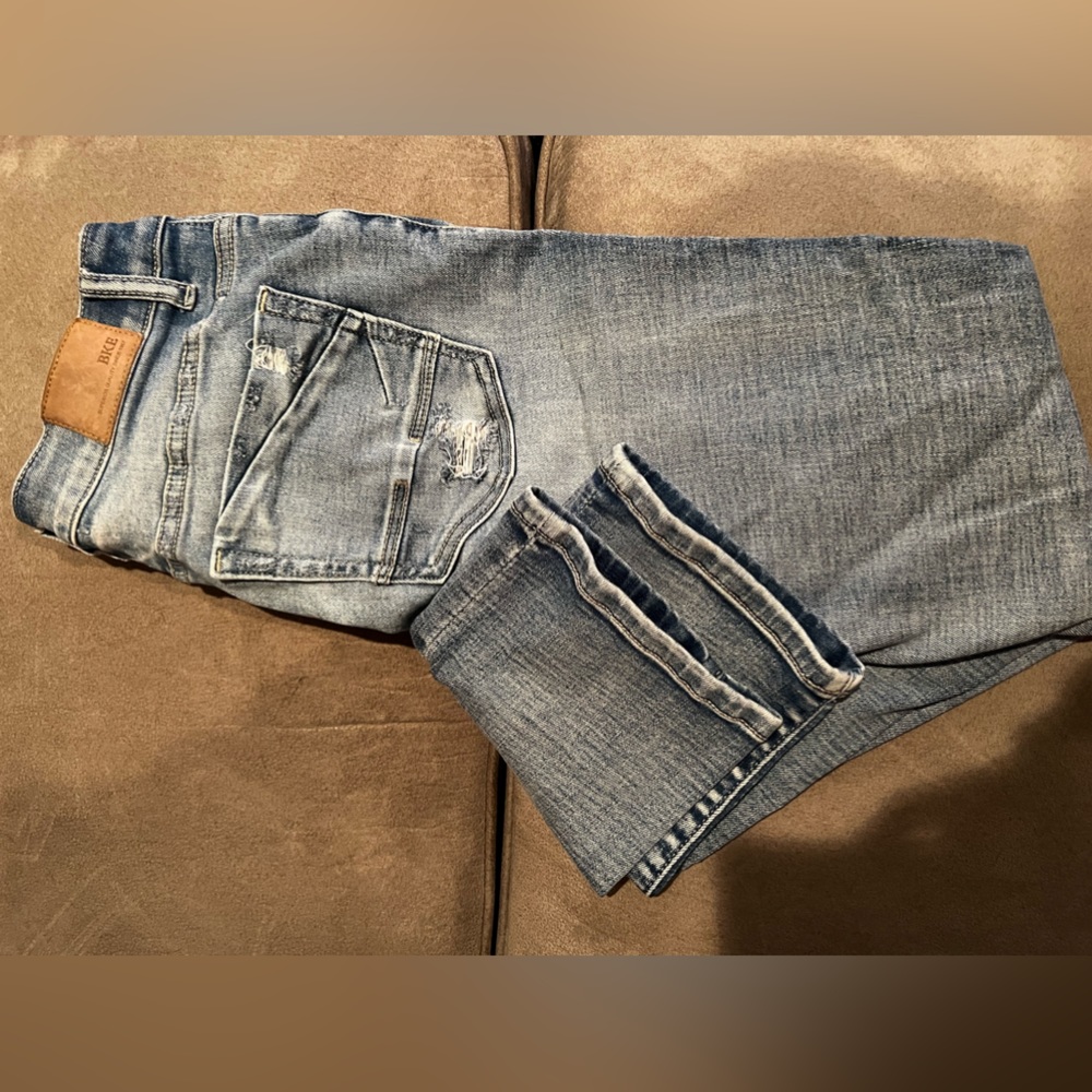 Women’s mid rise slim fit BKE denim jeans. Stella distressed size 27.